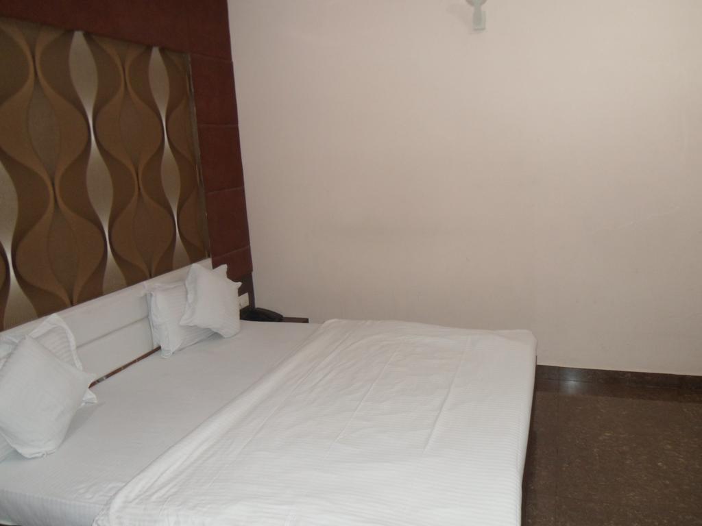 Hotel Silver Plaza Ahmedabad Quarto foto