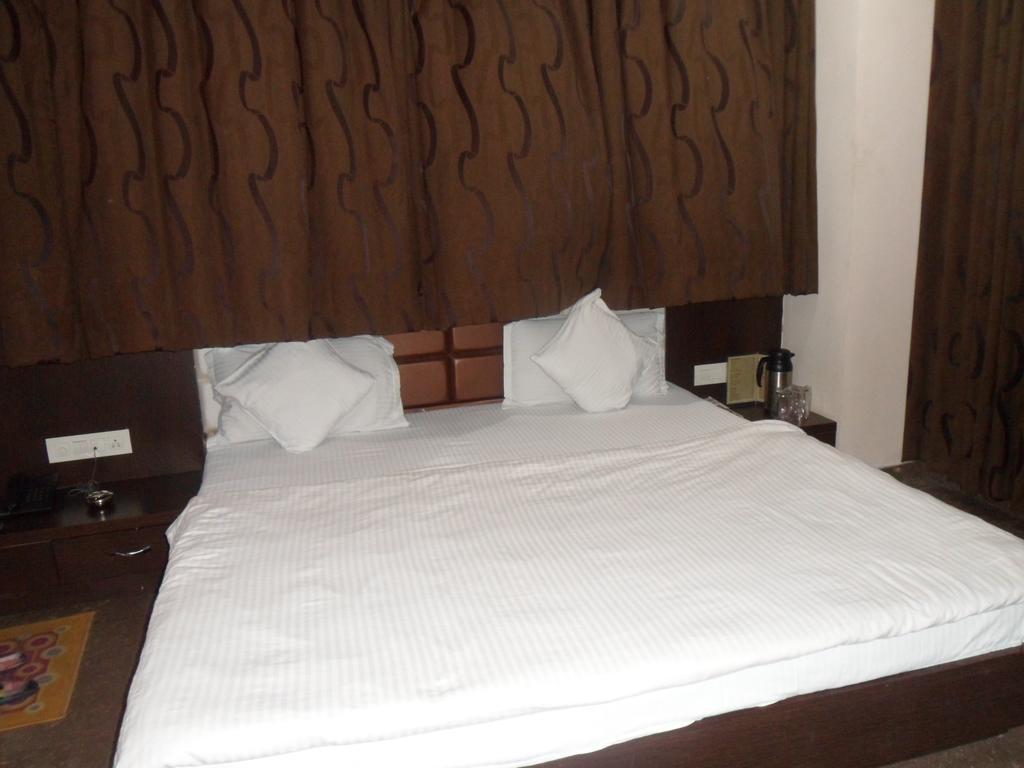 Hotel Silver Plaza Ahmedabad Quarto foto