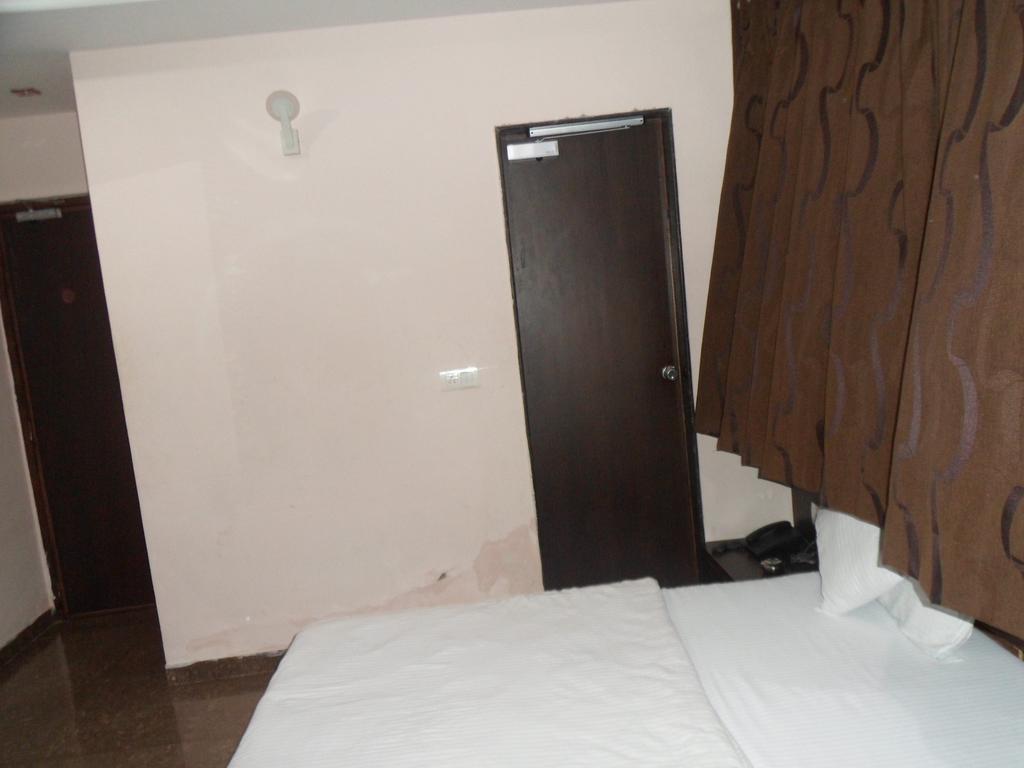 Hotel Silver Plaza Ahmedabad Quarto foto