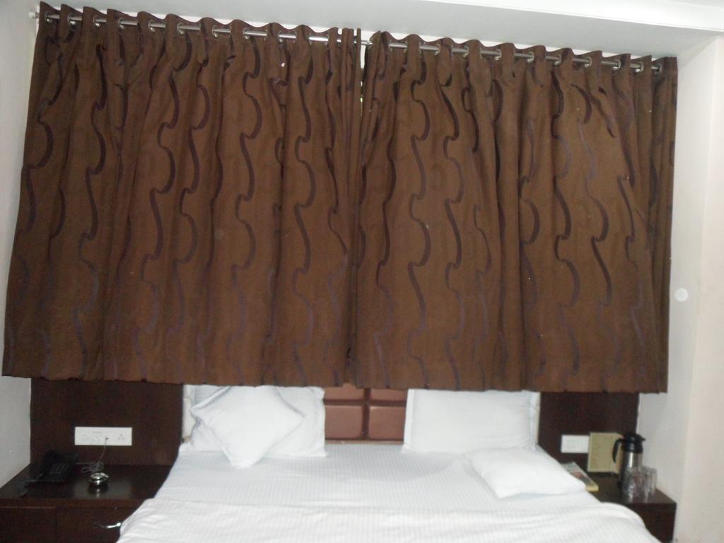 Hotel Silver Plaza Ahmedabad Quarto foto