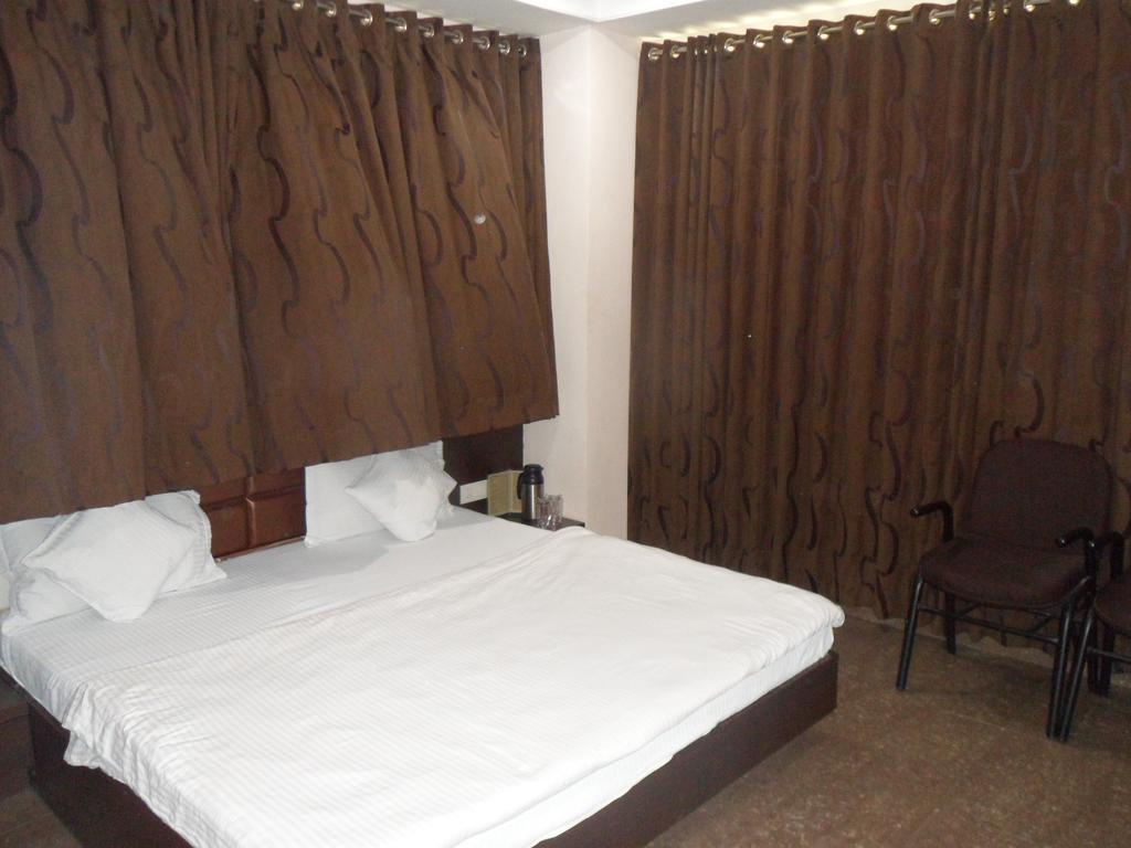 Hotel Silver Plaza Ahmedabad Quarto foto